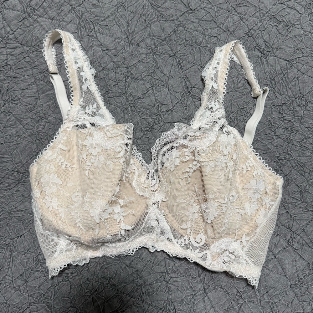 NEW Victoria’s Secret 32DD Elegant Lace Women's Bra - Cream